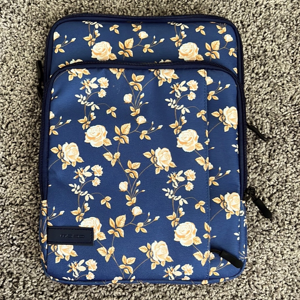 NWOT Soft iPad Storage Case